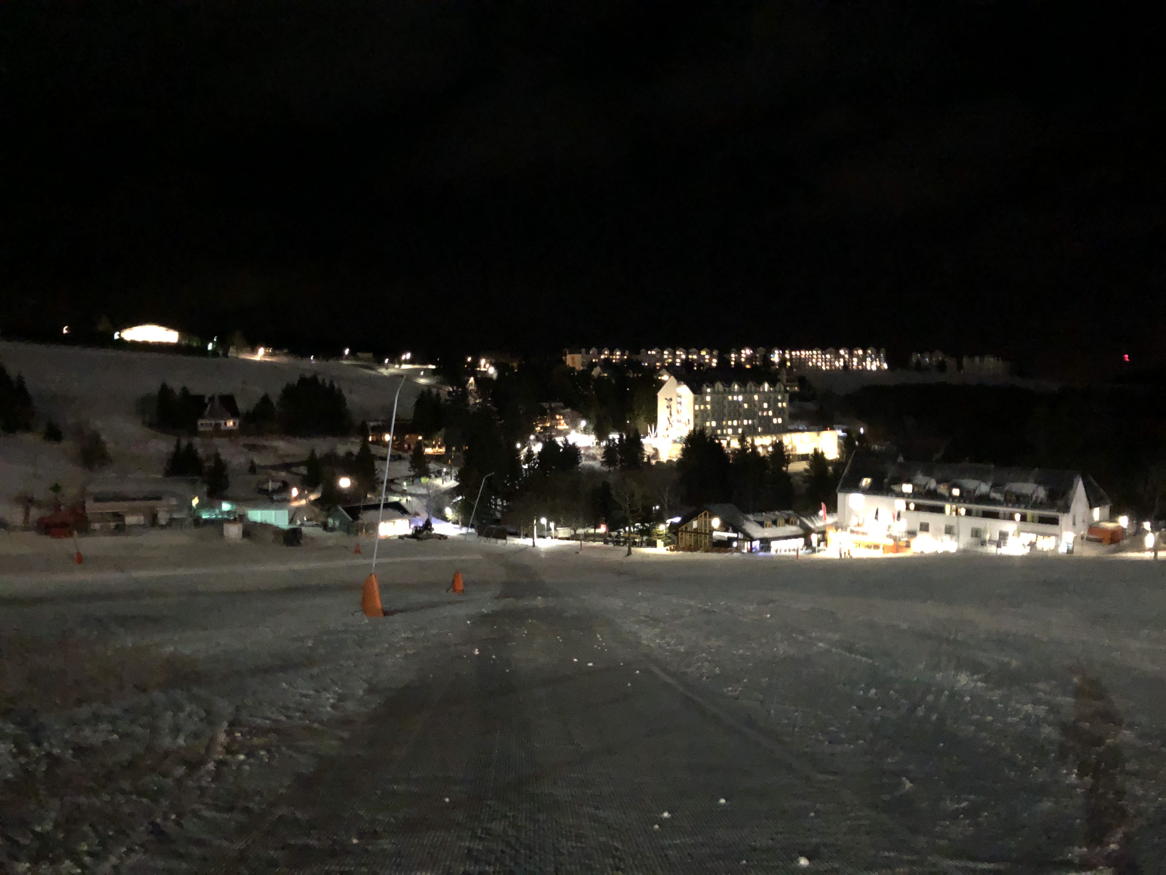 Zum Parkplatz Nutzung einer frischen Pistenbully Spur ein Genuss