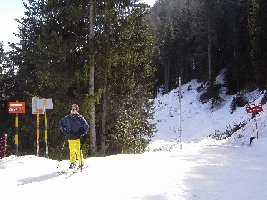 Man gelangt dann zum Abzweig, wo es geradeaus nach Mottec und recht nach Grimentz geht.