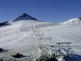 Panorama, die dritte... die Geisterspitze mit den beiden Liften. Ganz links die Variantenabfahrt