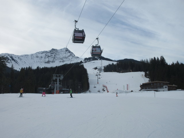 10-MGD Eichenhof, dahinter der 6-CLD-B Eichenhof, im Hintergrund das Kitzbüheler Horn
