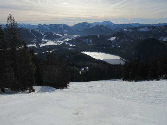 Steilhang-Abfahrt, links im Hintergrund das Skigebiet Mariazeller Bürgeralpe