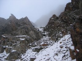 Sehr rutschig, sehr bröckelig. &amp;quot;Weg&amp;quot; ist stark übertrieben, Route trifft es eher. Dank Steigeisen aber ganz guter Grip.