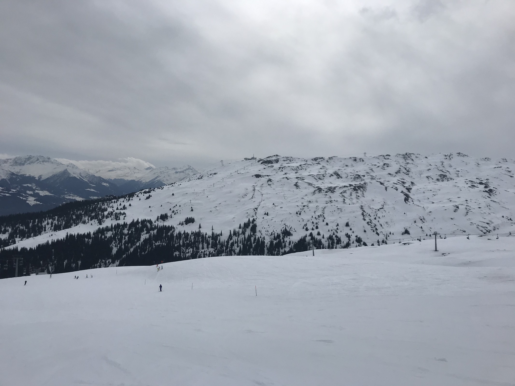 Die Sonne drückte ab und zu schwach durch, was sofort zur markanten Sichtverbesserung verhalf.