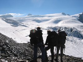 ...übertrifft der Blick an der nächsten Kante alles bis dahin gesehene an Wucht und Mächtigkeit. Das Eismeer des Gepatschferners...
