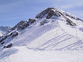Die &amp;quot;Piste du Chamois&amp;quot; beginnt mit einem kurzen Ziehweg.