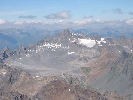 Das Eisfeld ist der kleine Rifflferner, das Tal (rot-grau) ist das Krummgampental