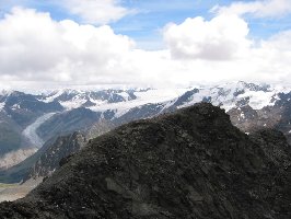 Hier sieht man, warum der Glockturm ein hervorragender Aussichtsgipfel ist. Im Vordergrund der etwas niedrigere Südgipfel