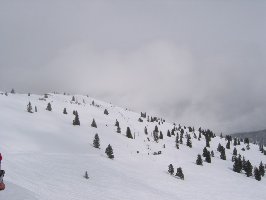 Spitzingsee? Nein, Vail Back Bowl, Höhenlage knapp unter 3500 m! Der kurze SL (95 Hm) schafft Zugang zur Inner and Outer Mongolia Bowl