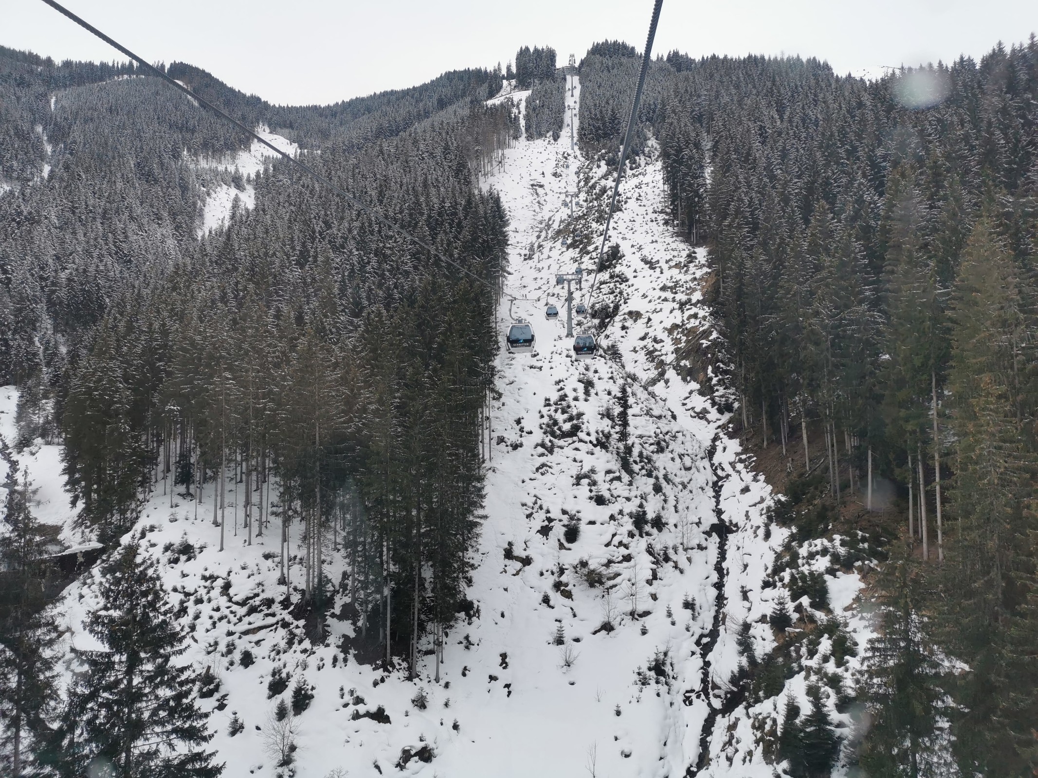 29. Recht großer Bodenabstand und definitiv bequemer und vor allem schneller als die Pendelbahn.-min.jpg
