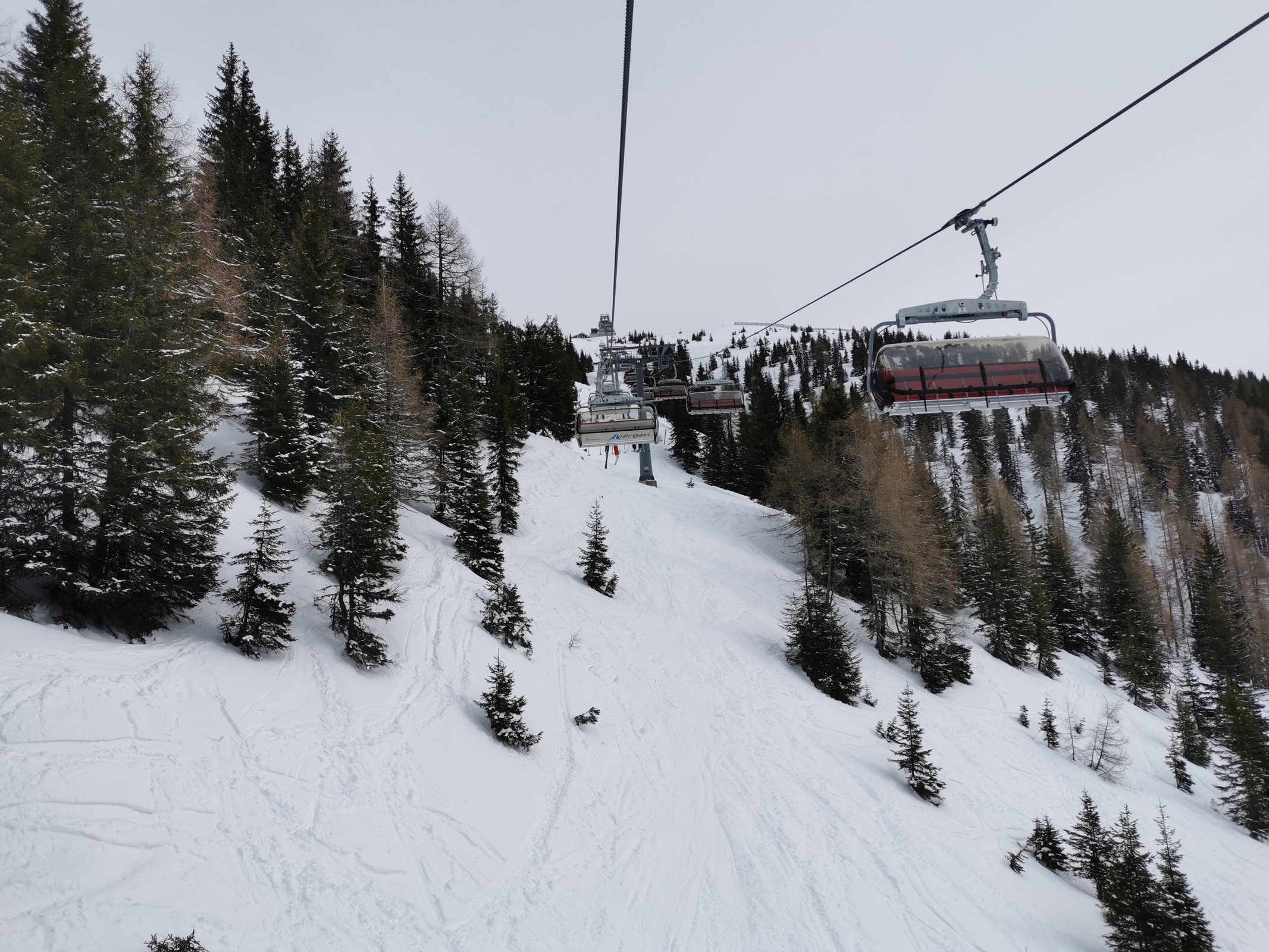 38. Nach der Kettingbahn gehts direkt nach Viehofen über die Skiroute ins Tal. Geöffnet ist sie ja, also müsste doch genügend Schnee liegen....jpg