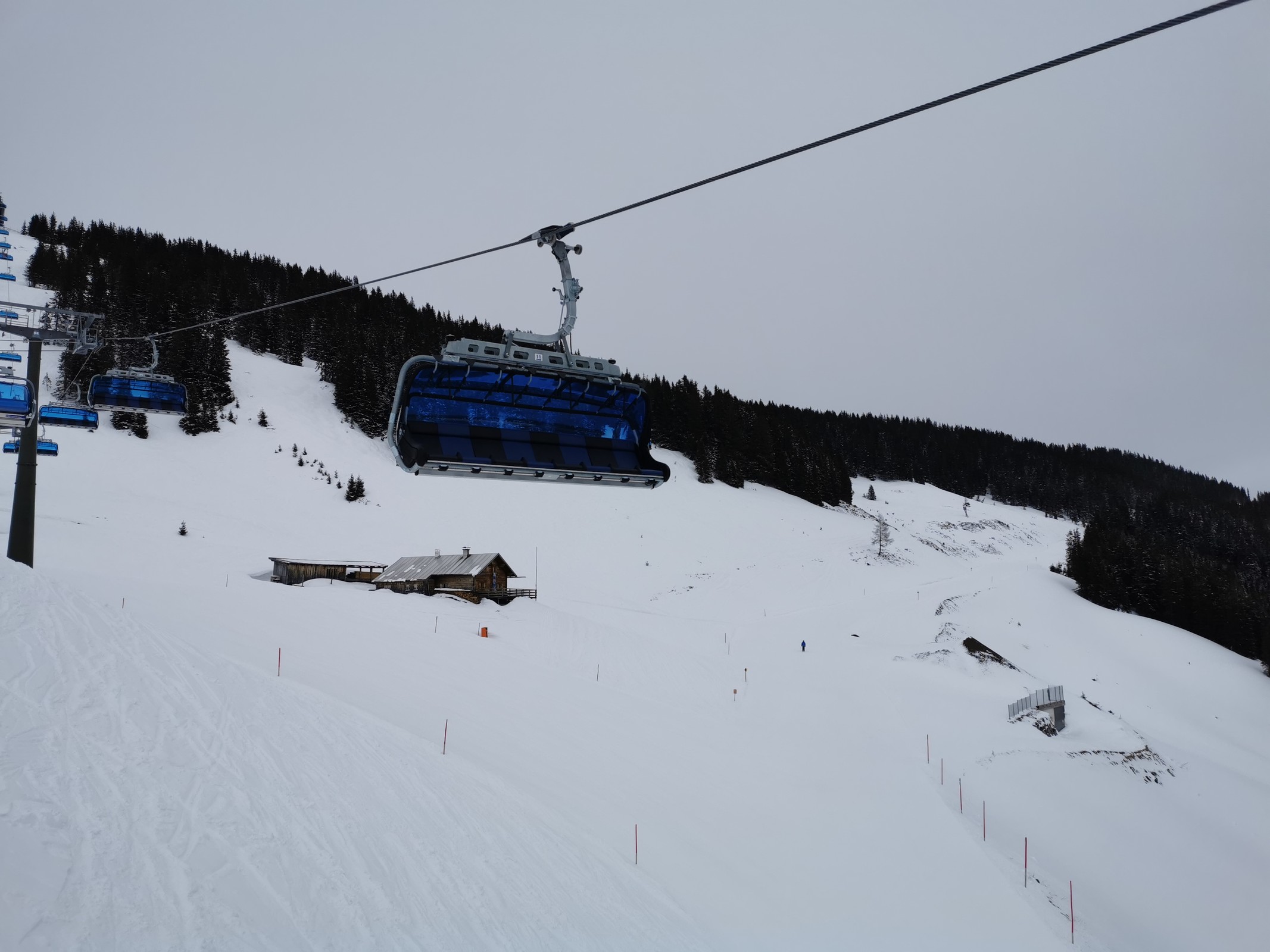 44. Hm...und hier soll irgendwo die Mittelstation; Bergstation der Verbindungsbahn hinkommen..jpg
