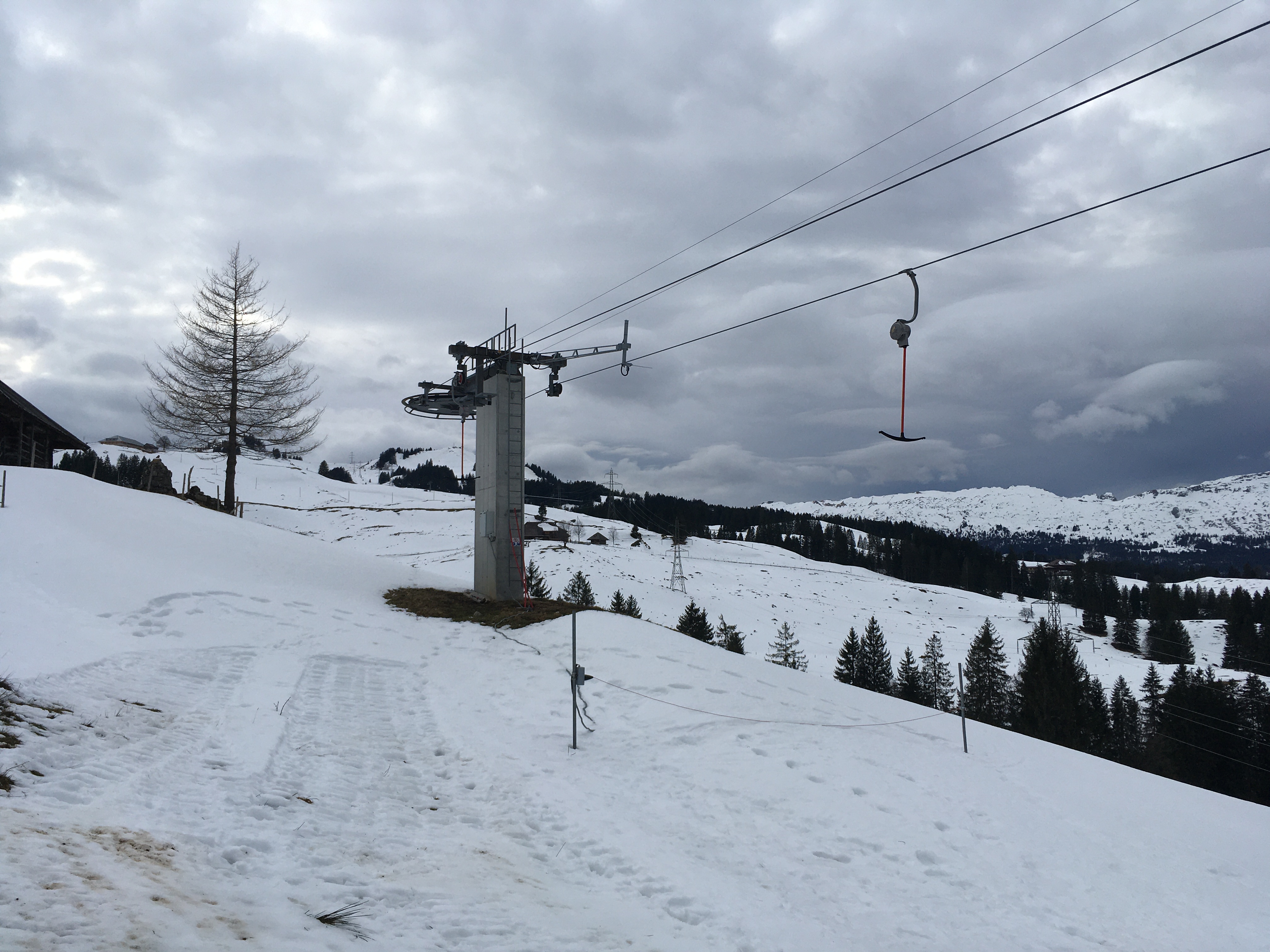 Bergstation. Direkt dahinter der Hundsknubel.