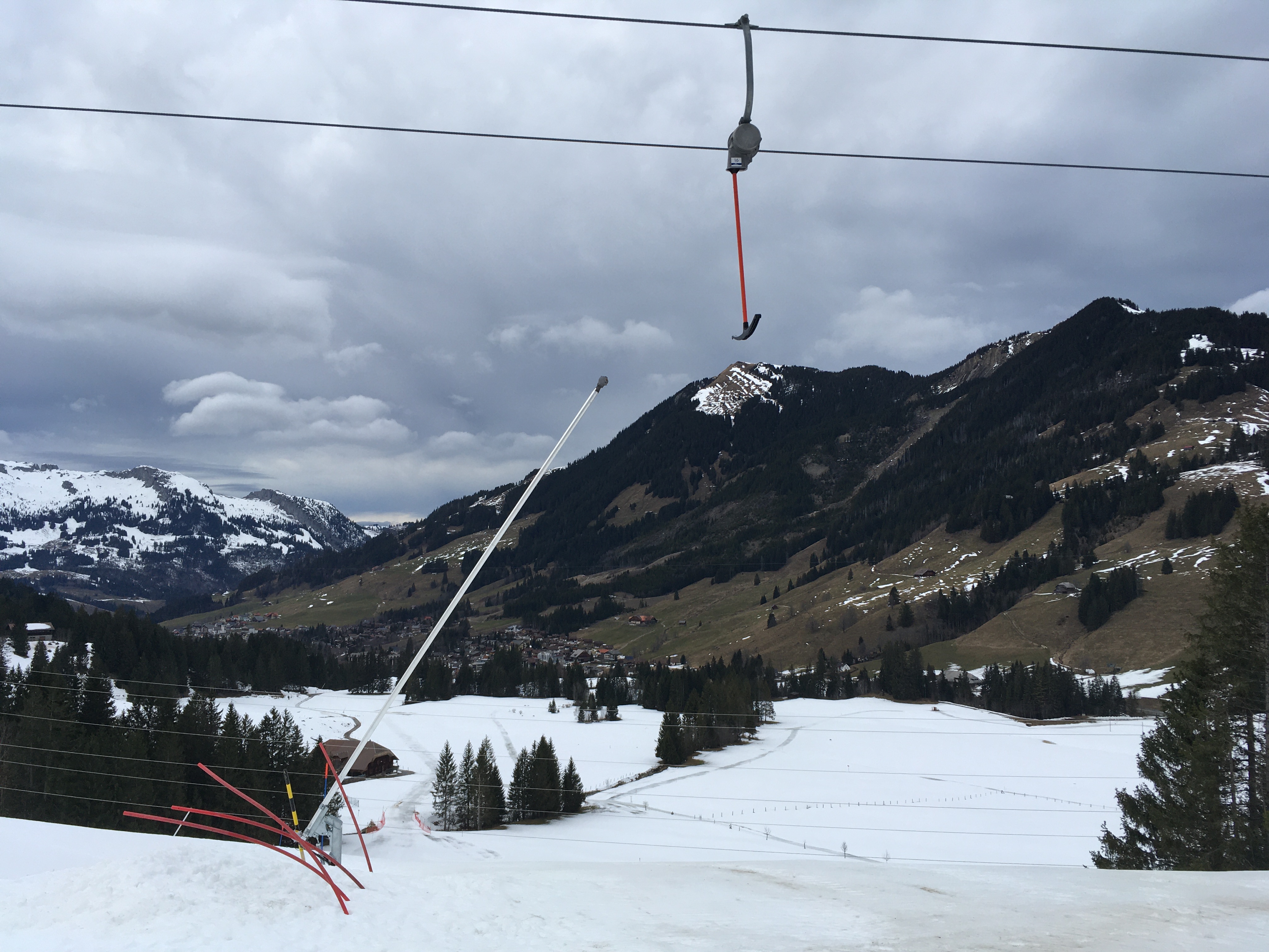 Blick auf die Piste nach Sörenberg. Verfügt sogar über Beschneiung.