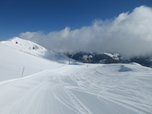 Abfahrt "Gipfelbahn - Steinkar", im Hintergrund die 8-MGD Gipfel