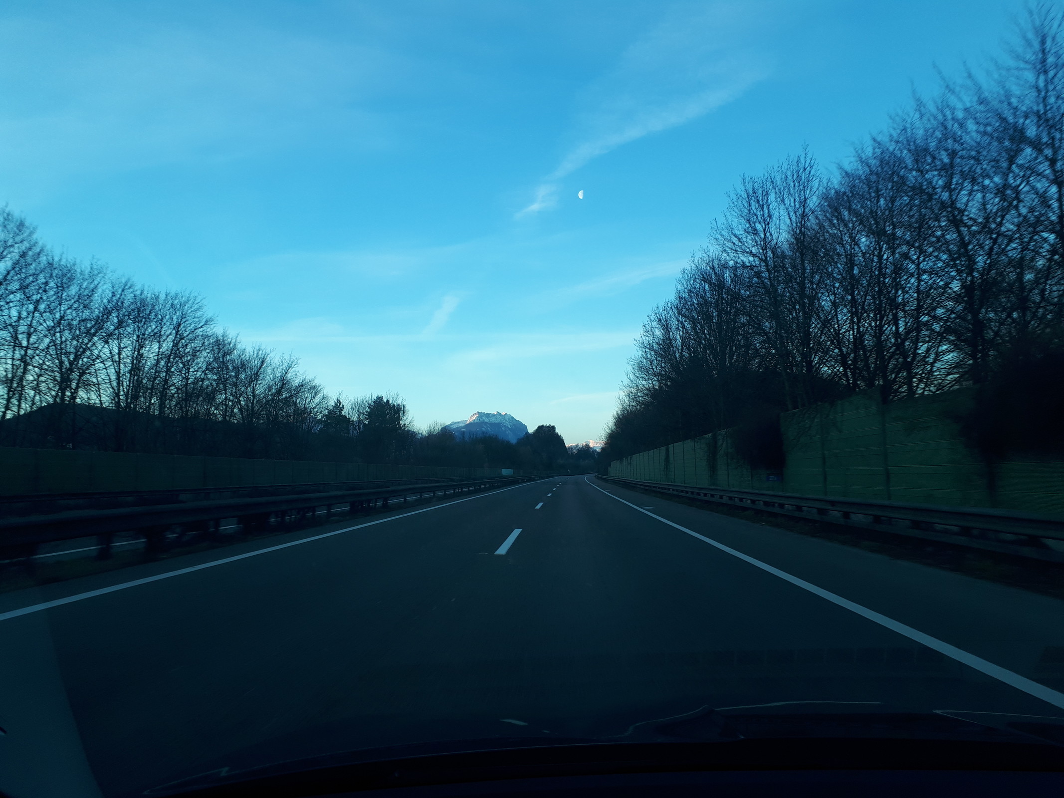 Leere Autobahn wie sonst nie erlebt!