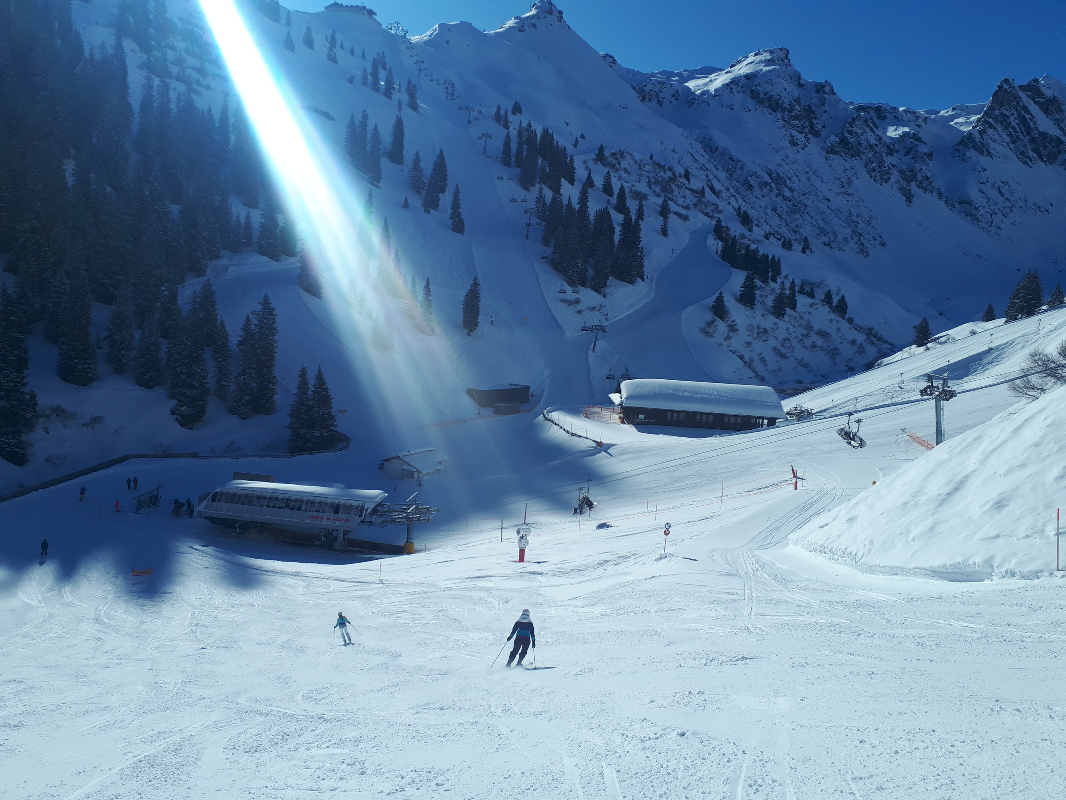 9 Uhr an der Madrisellabahn. Eigentlich müsste man hier jetzt anstehen :D