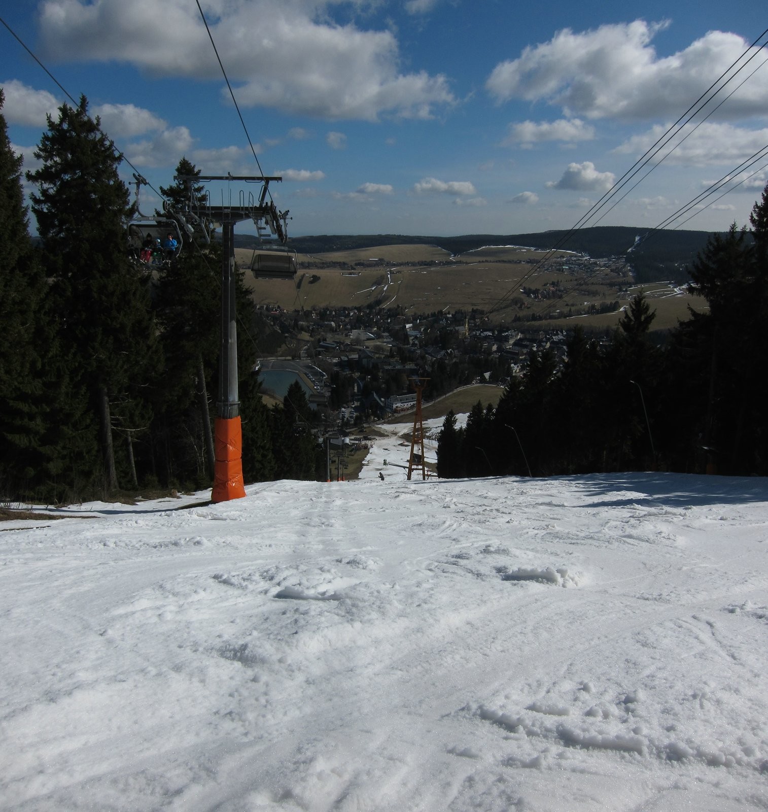 unter der Seilbahn, bis zum Steilstück gute Schneeaiflage
