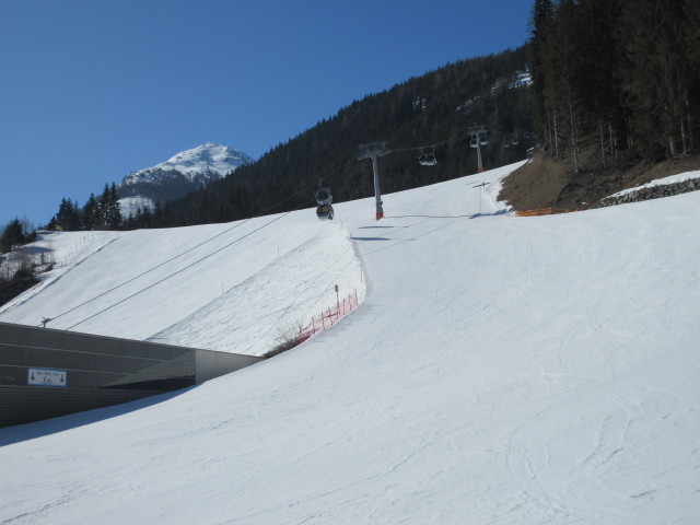 Holzerabfahrt, links die Talstation der 8-MGD Preunegg Jet (1.043 m)