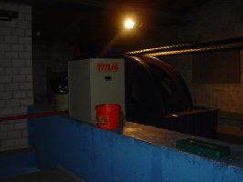 hier sieht ihr die ablenkung zu den tragseil gewichten (Die tragseile müssen bei den titlisbahnen alle 2 jahre gewechselt werden also nur rotair)