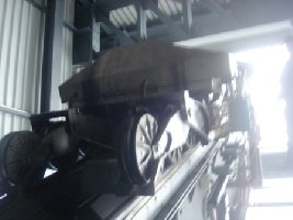 Rotair auf dem sattel in der sation stand