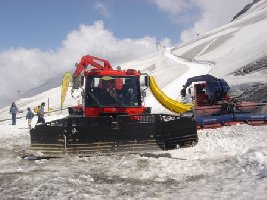 hier ein bild der beiden pistenfahrzeueg Polar W und 300 W