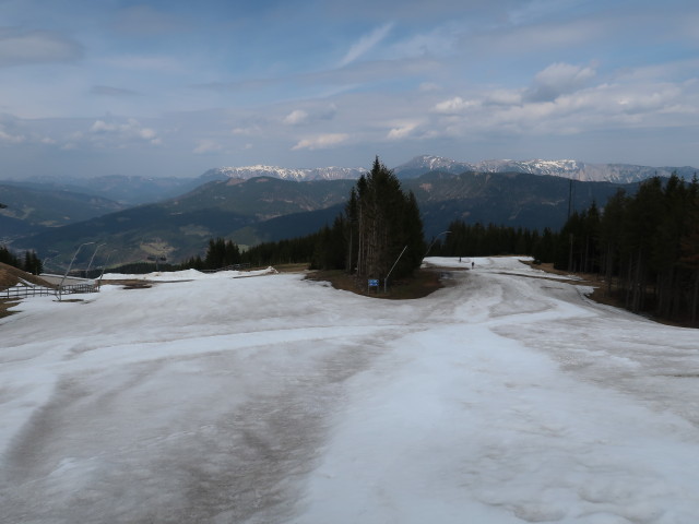 Weißenelf-Abfahrt (links) und Stuhleckabfahrt (rechts), ganz links der 6-CLD-B Weißenelf