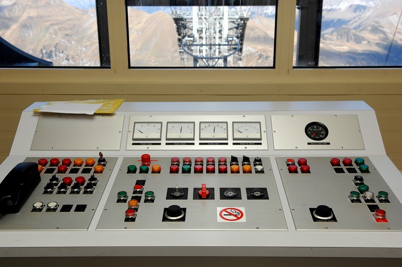 Pendelbahn_Steuerpult_0001.jpg