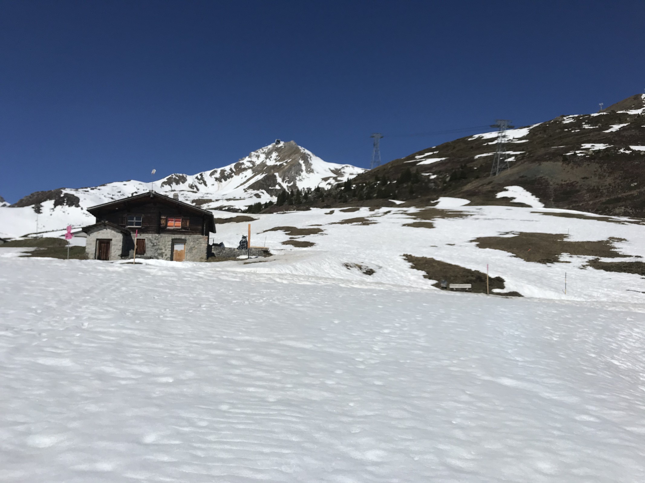 Bei diesem Häuschen legen wir eine Pause ein