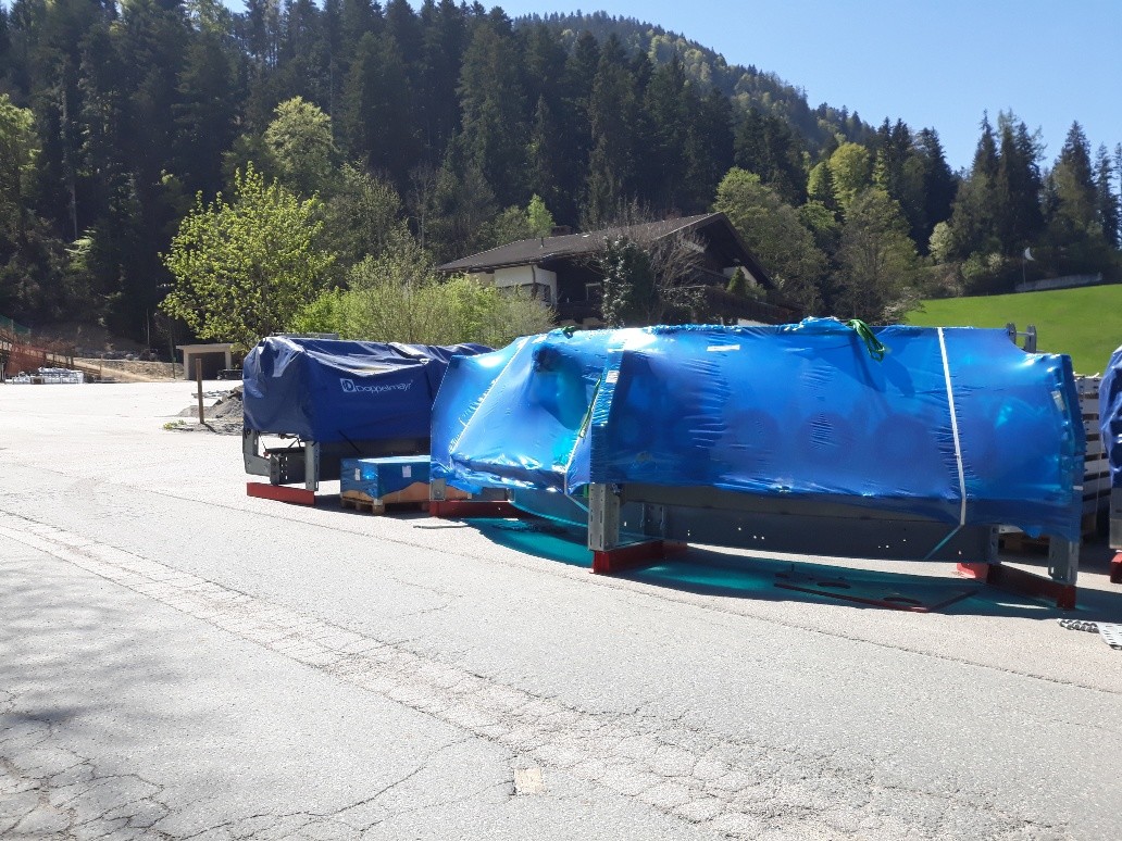 weiteres Material, vermutlich Förderer