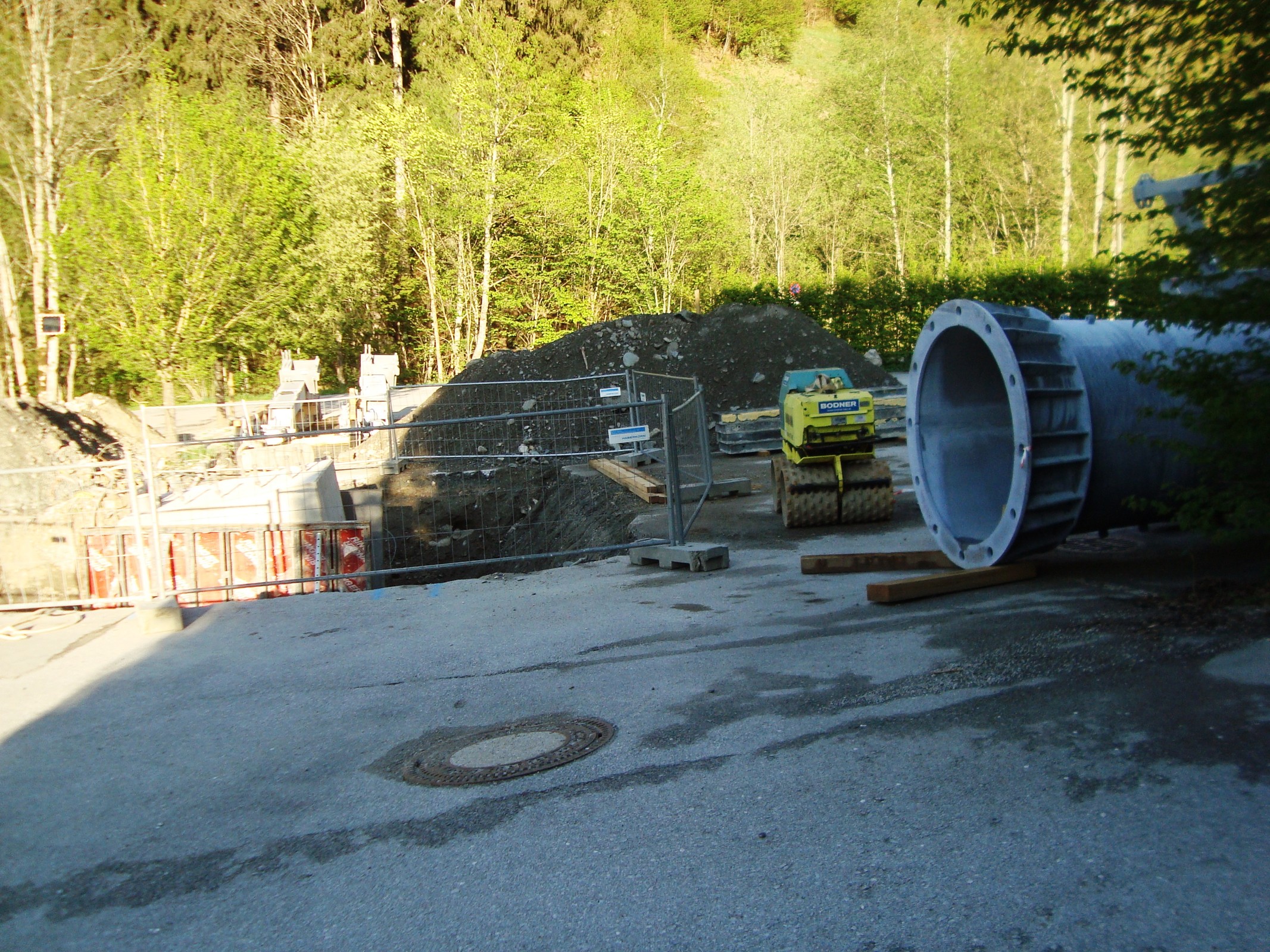 Neue Stütze bereit zum Aufstellen