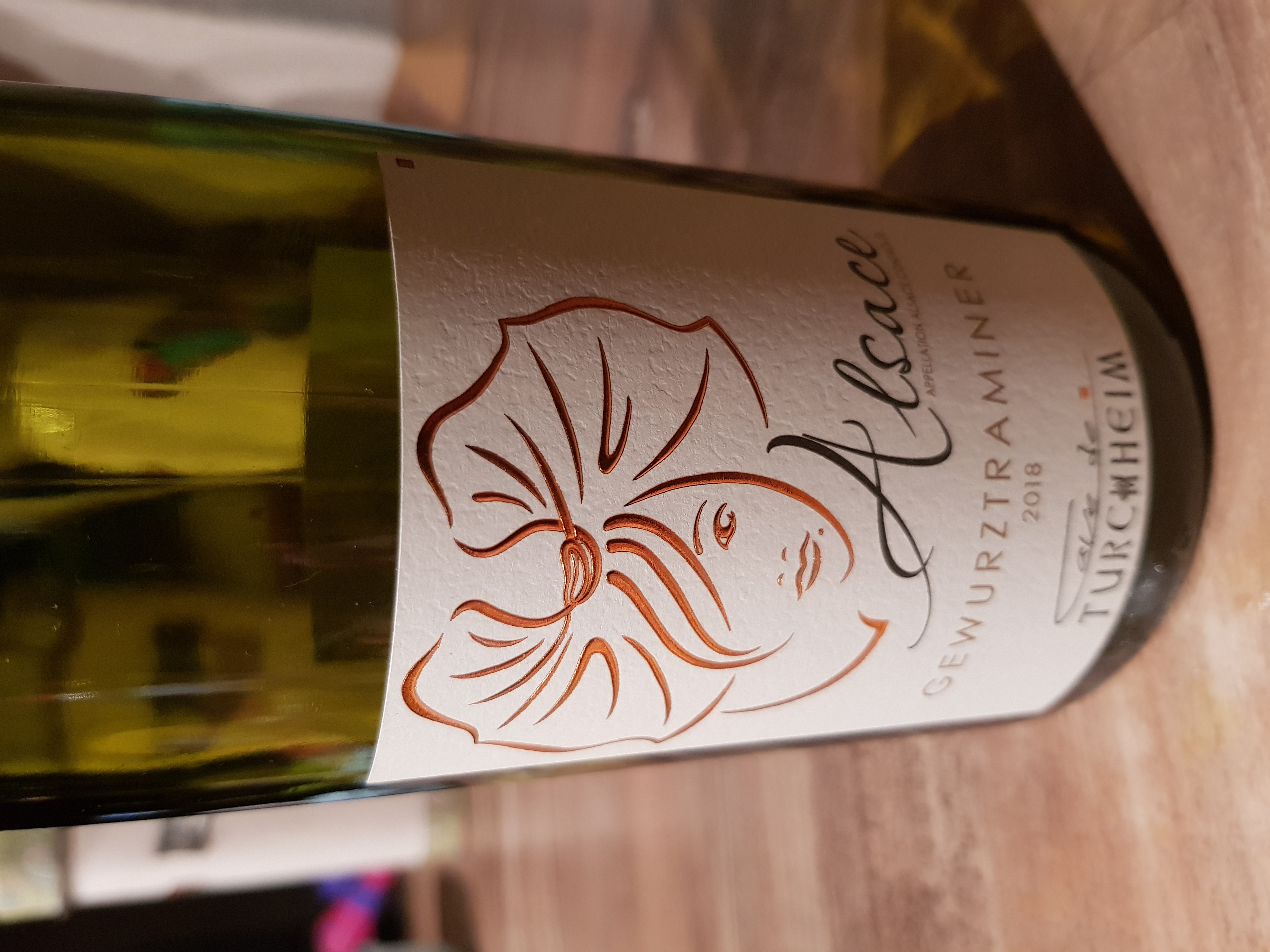 Zurzeit der lieblingswein von meiner Frau und mir. Ein Gewürztraminer aus dem Elsass. Gibt es bei uns im EDEKA für 7,90.