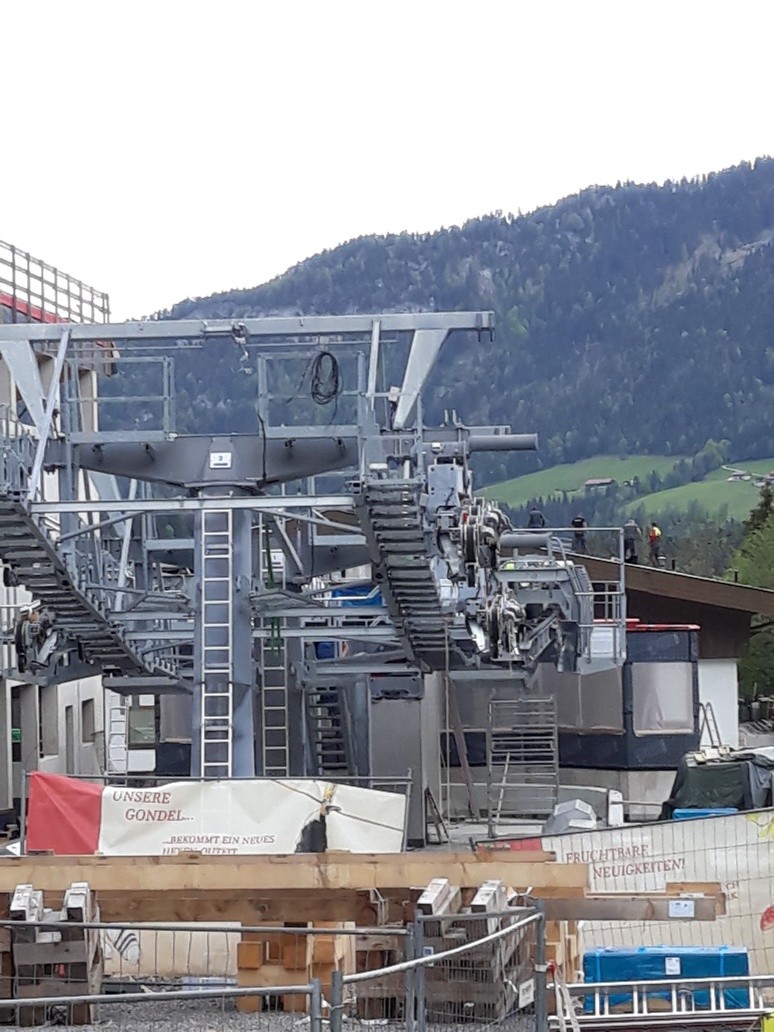 Rollen bei 1 und 2 wurden auch montiert