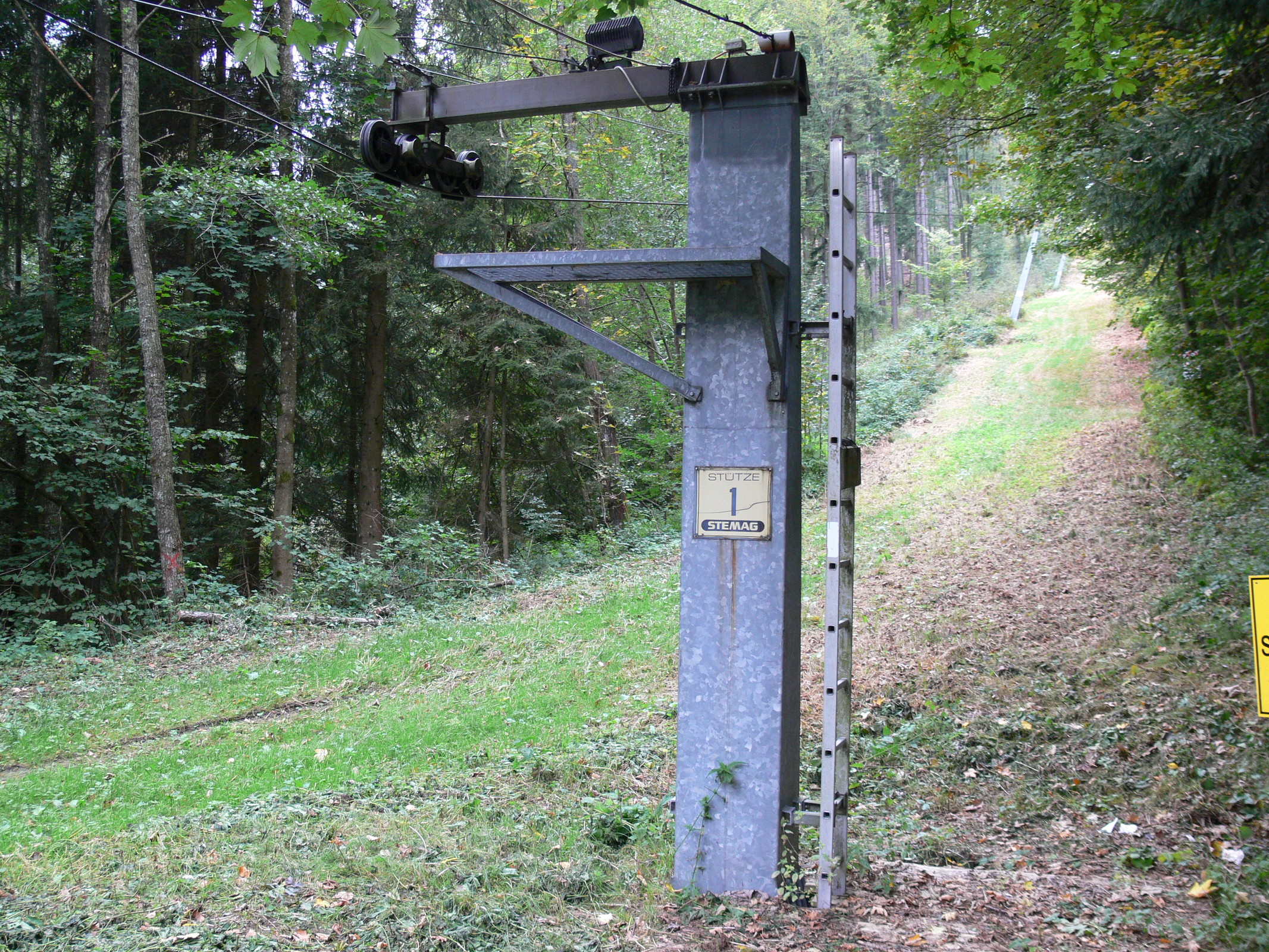 Nachdem die Schilder verinnerlicht sind geht's rein in den Stemag-Schlepper.
