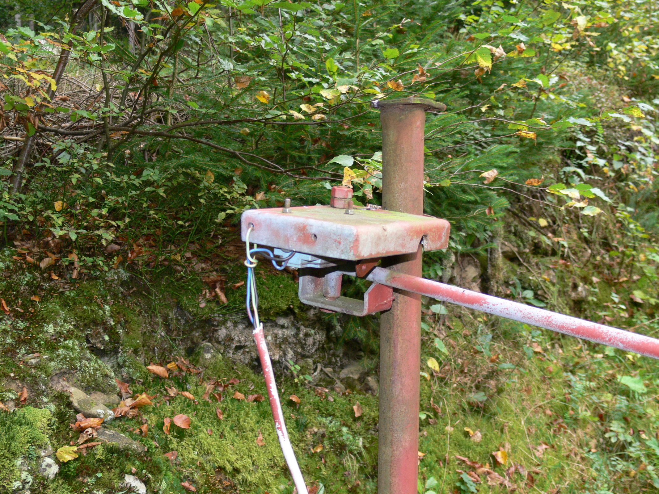 Ziemlich fliegend verkabelt.