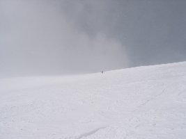 Hier erkennt man zweierlei: die beachtliche Steilheit (double diamond) und den etwas gepressten Schnee, der aber dennoch pulvrig und butterweich zu carven war!