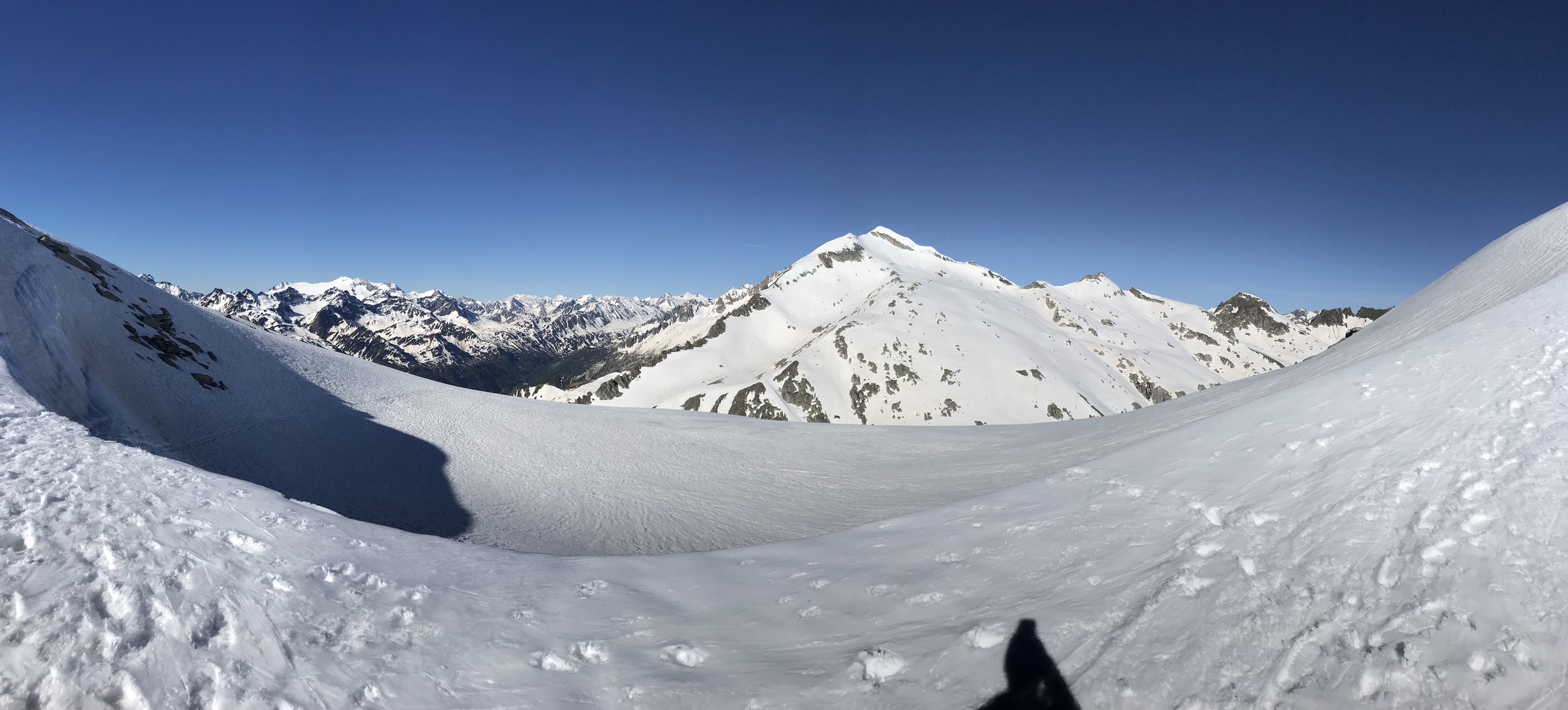 Auf dem Grat angekommen. Blick zum Lucendro.