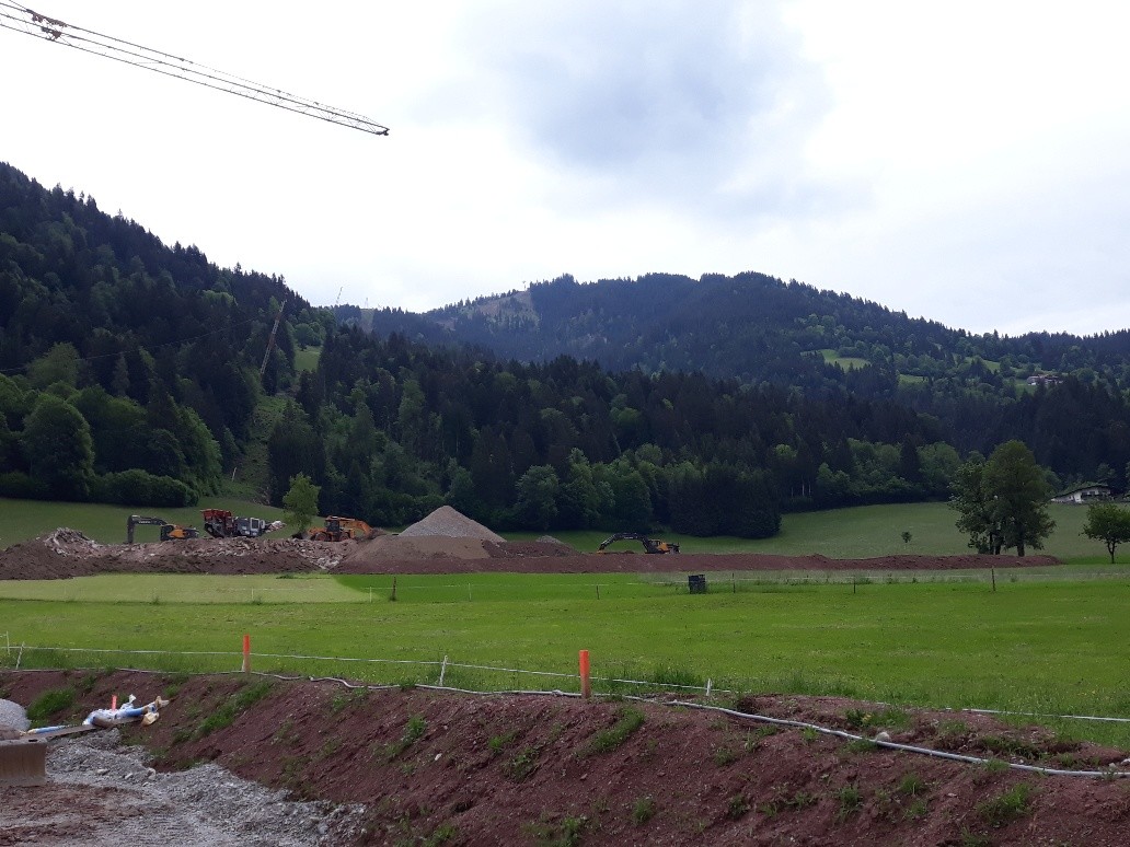 Erdbewegung oberhalb der Talstation: Parkplatz?