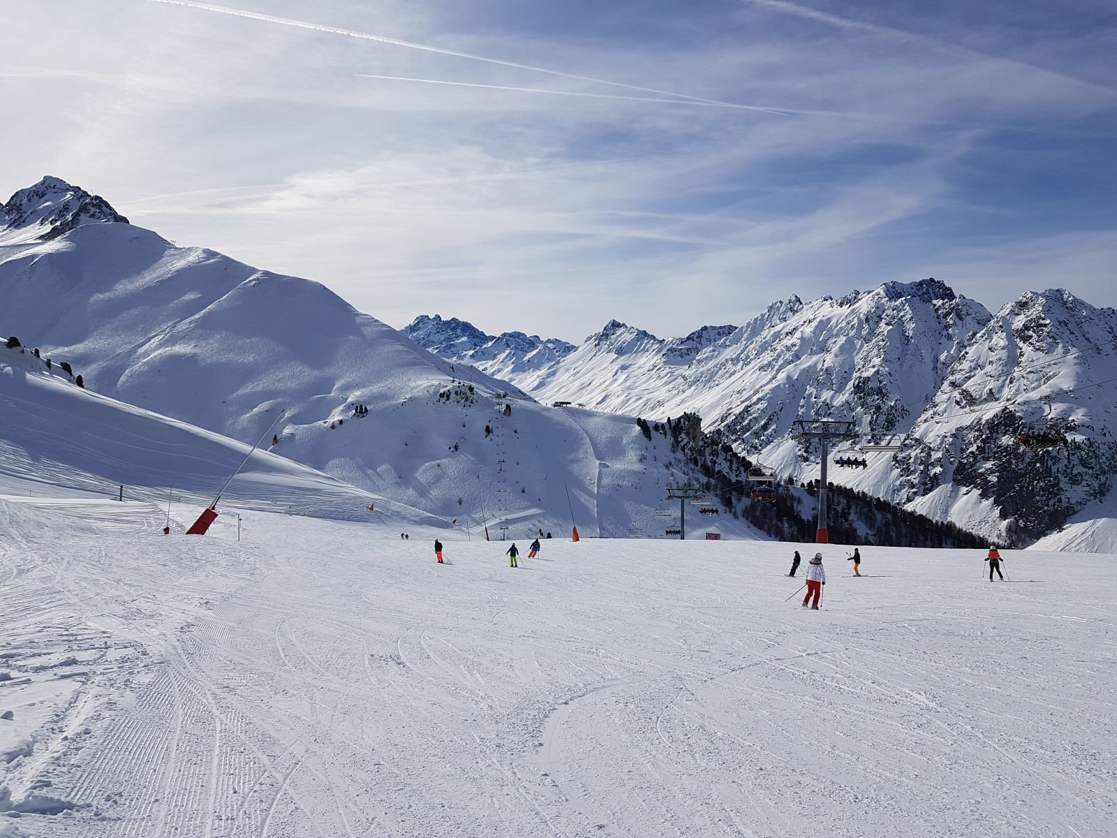 Über die breiten Hänge der Idalp fuhren wir nun zur Höllkarbahn.