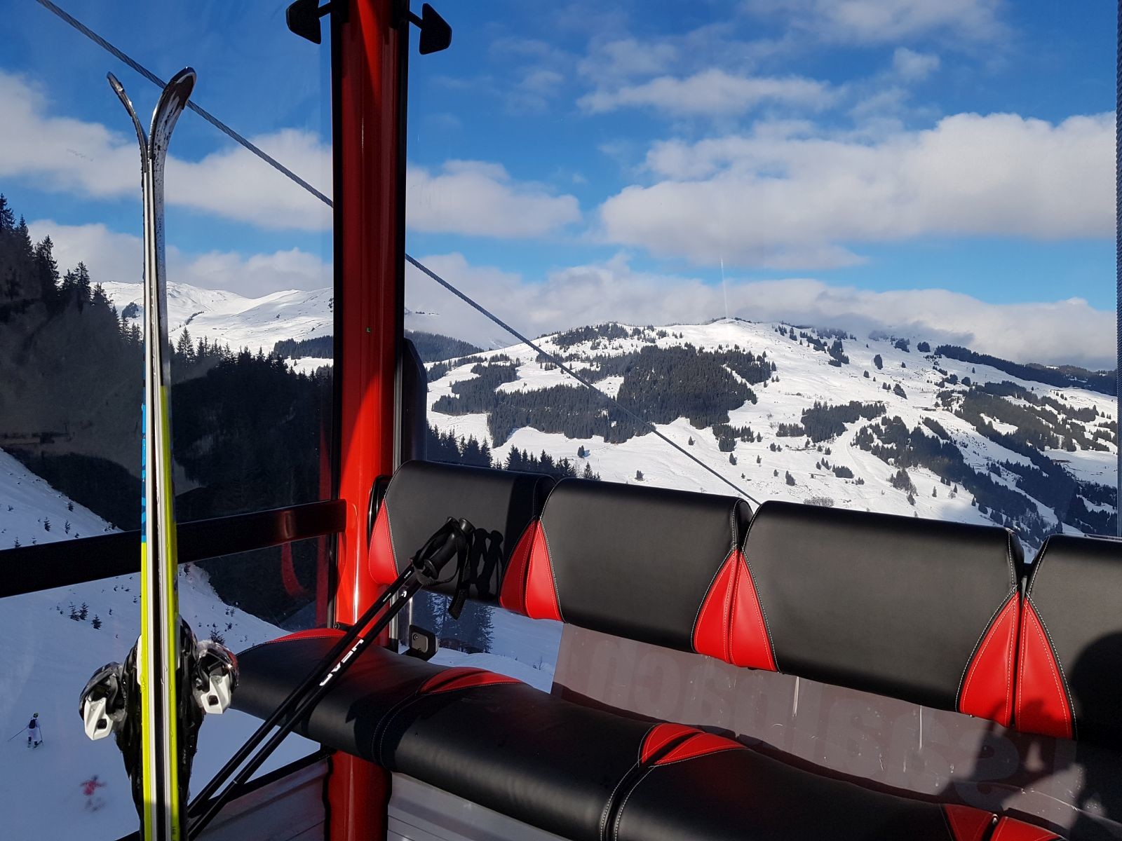 Mit dem kurzen 12er-Express ging es nochmal zur 12er Kogelbahn. Die Bahn ist purer Luxus, extrem hochwertig und komfortabel!