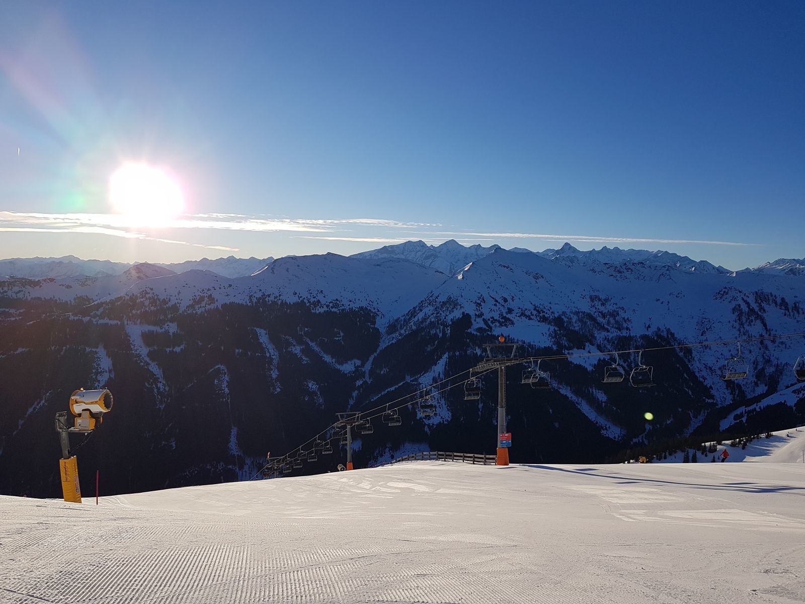 Oben angekommen, dann erstmal der Ausblick auf den Limberghang, der schon sonnenverwöhnt war.