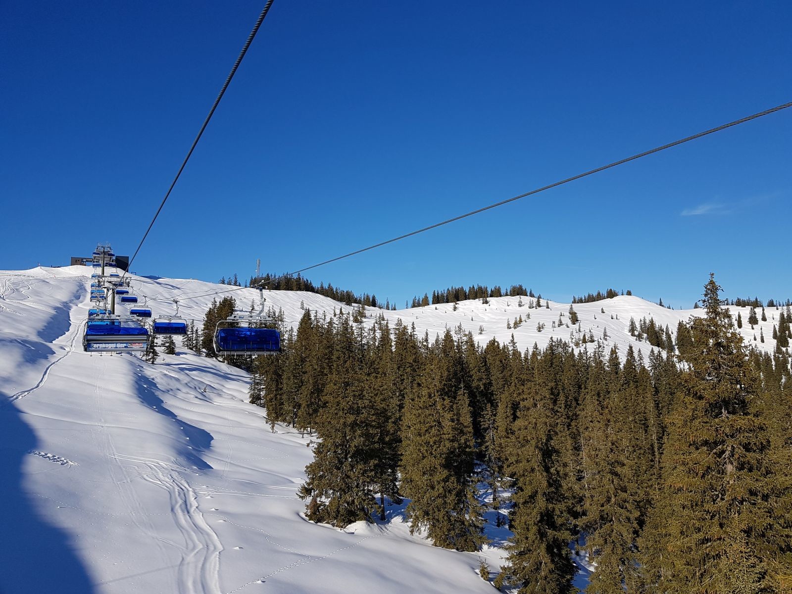 Schon im Bernkogel 6er, die Bernkogelabfahrt ließen wir heute aus, da wir ja noch die Runde fahren wollten.