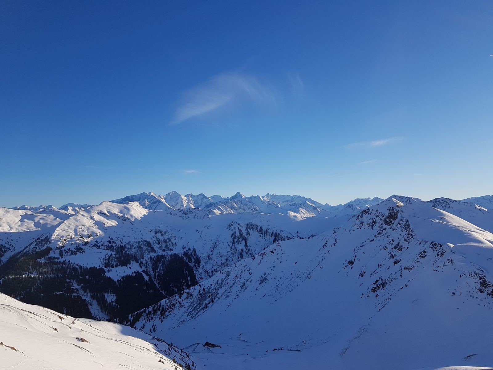 Panorama nach Südosten zum Kitzsteinhorn und zum Großglockner (etwas weiter rechts)