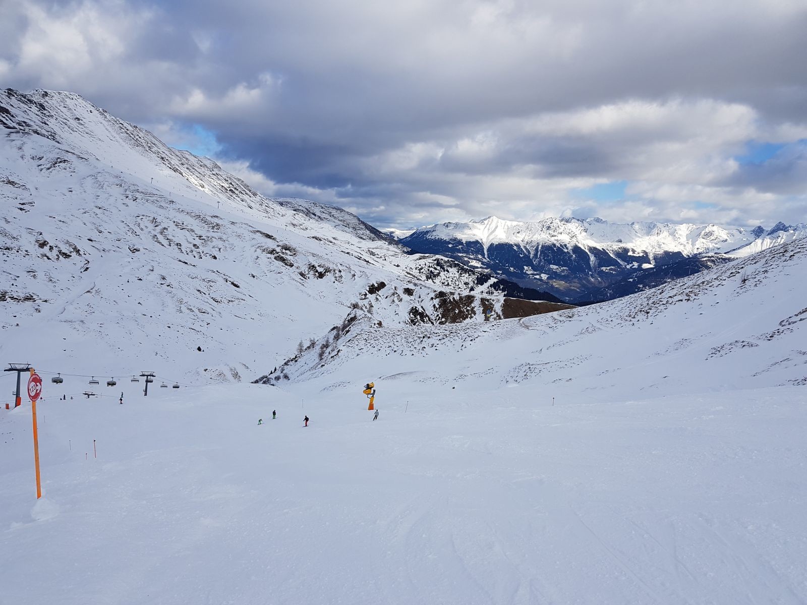 Über 2 Sektionen ging es hoch zum Lazid. Zu sehen ist die Arzköpflabfahrt.