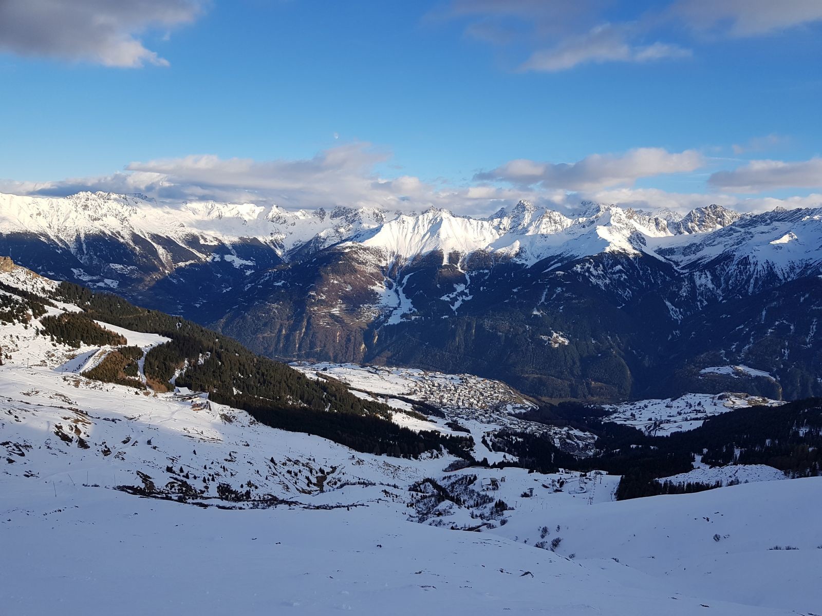 Über die Kerbboden ging es zur Schönjochbahn-Mittelstation. Alle anderen Abfahrten sind noch geschlossen.