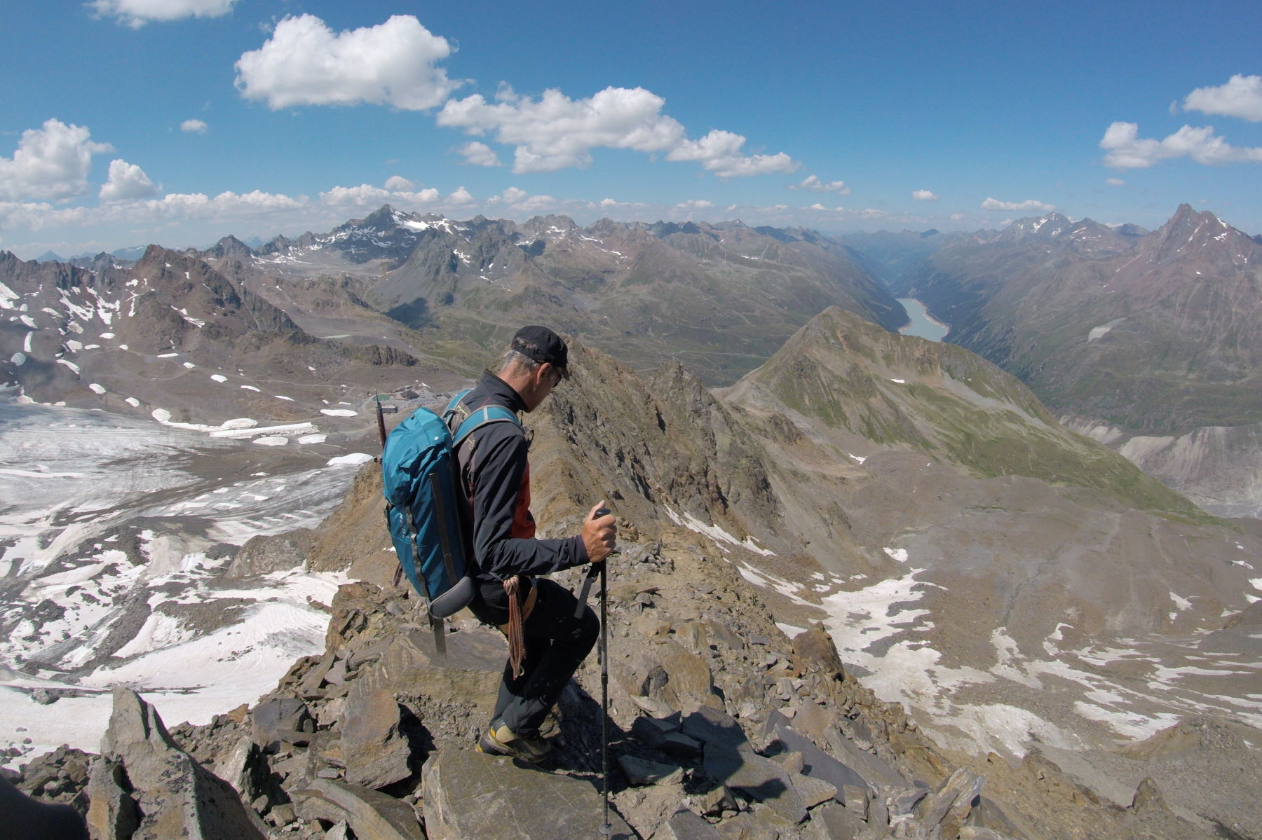 Beim Abstieg vom Gepatsch Ferner Richtung Kaunertaler Gletscher am Grat.