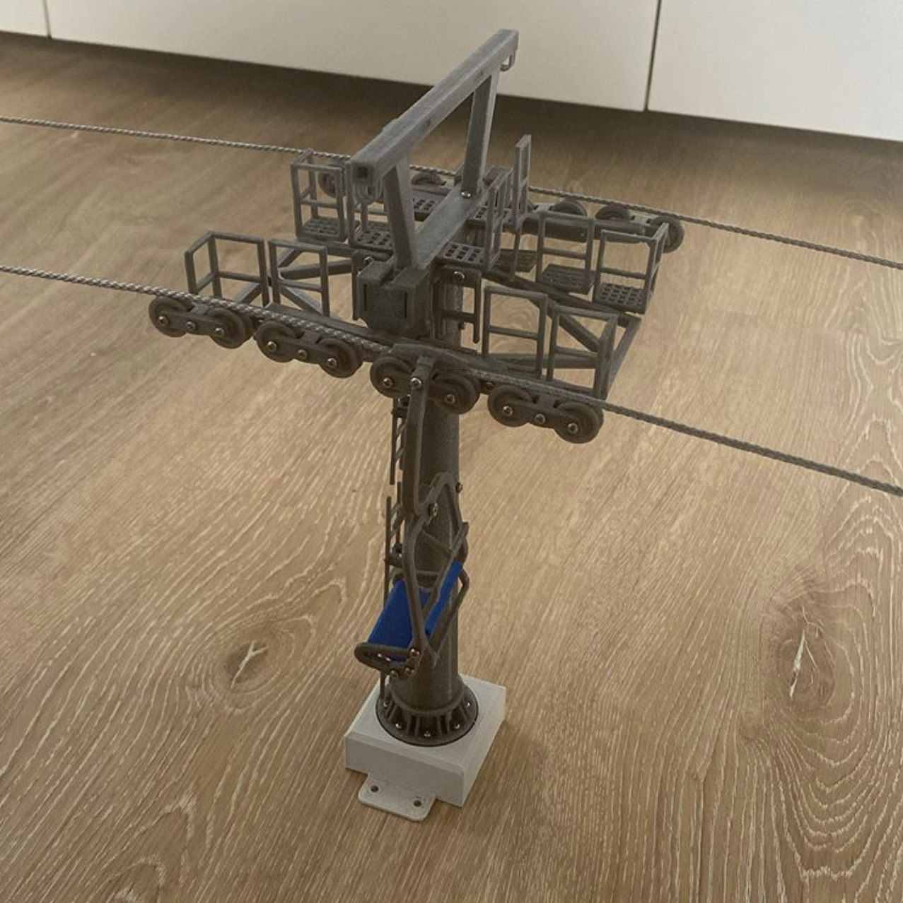 Neue Stütze. Zunächst waren alte Rundrohrstützen geplant. Allerdings gefallen mir persönlich die Neuen besser!