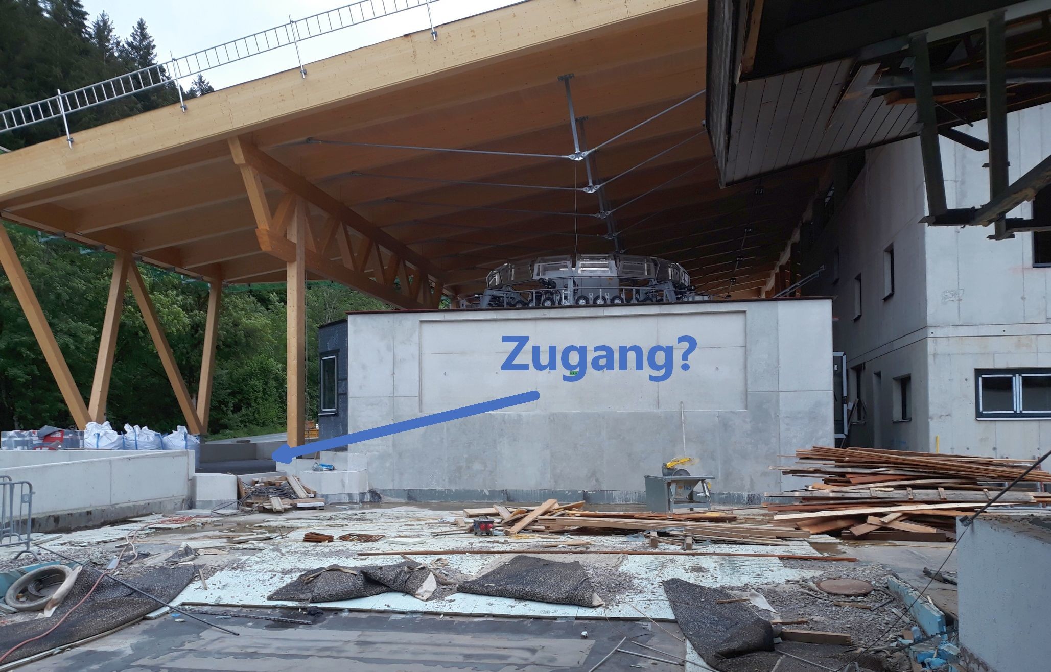 Zugang links? Blick von der alten Talstation aus