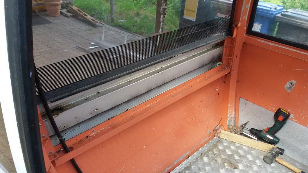 Bänke ausgebaut.jpg