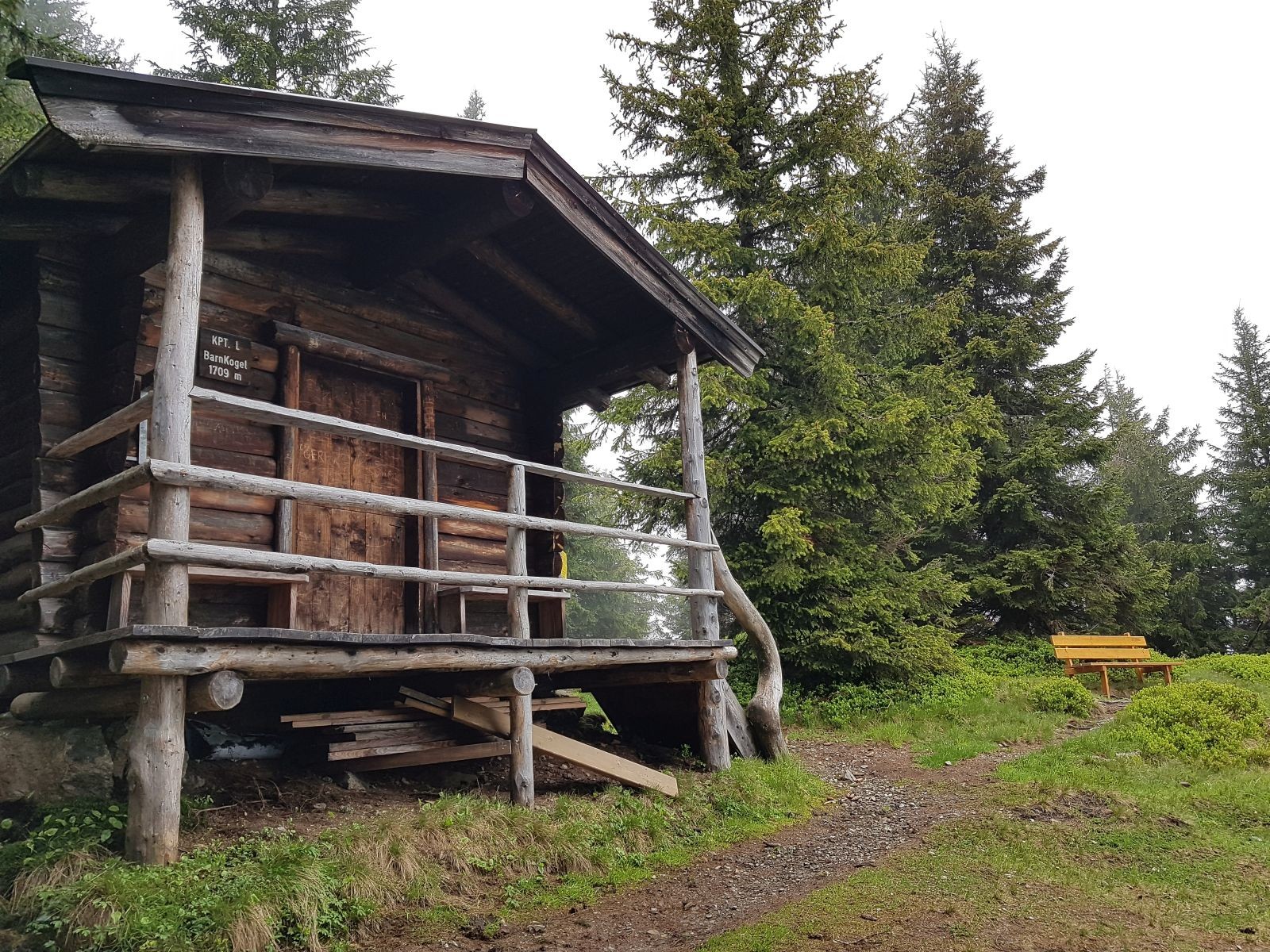 Ankunft an der Barnkogelhütte. Hier setzten wir uns etwas hin und machten eine kurze Pause.