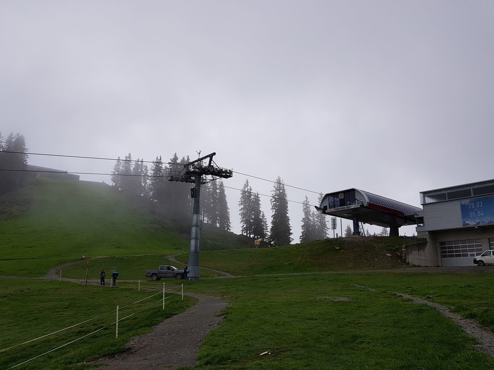 Angekommen an der Bergstation der Panoramabahn. Die Menschen dort waren keine Wanderer, sondern Bergbahnmitarbeiter ;-)
